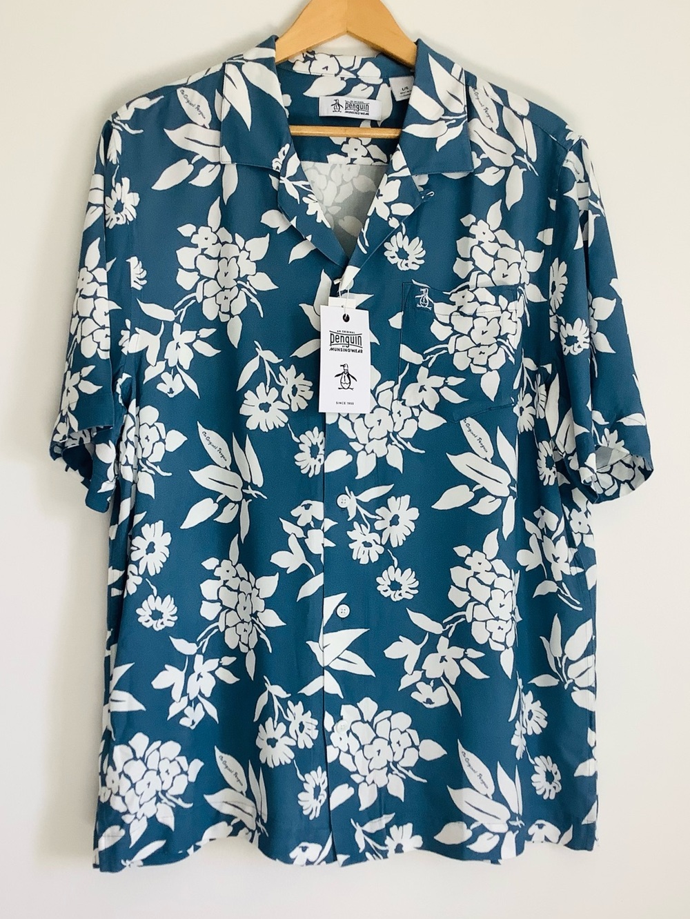 NEW  Original Penguin Men’s Floral Button-Down Shirt Vacation Hawaiian Sz. L